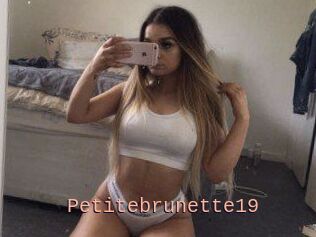 Petitebrunette19